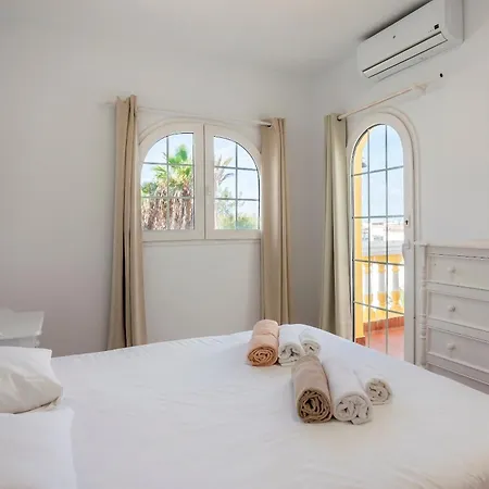 Beachside Eter With Private Pool, Bbq & Fast Wifi Vila