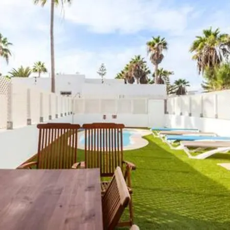 Corralejo Beachside Villa Éter with Private Pool, BBQ&Fast Wifi